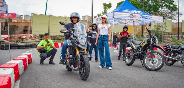 Alrededor de 3000 fanáticos de las motos participaron en el segundo...