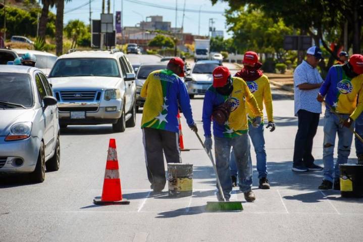 Alcaldía de Maneiro cambia paso peatonal ubicado frente al centro comercial Sambil