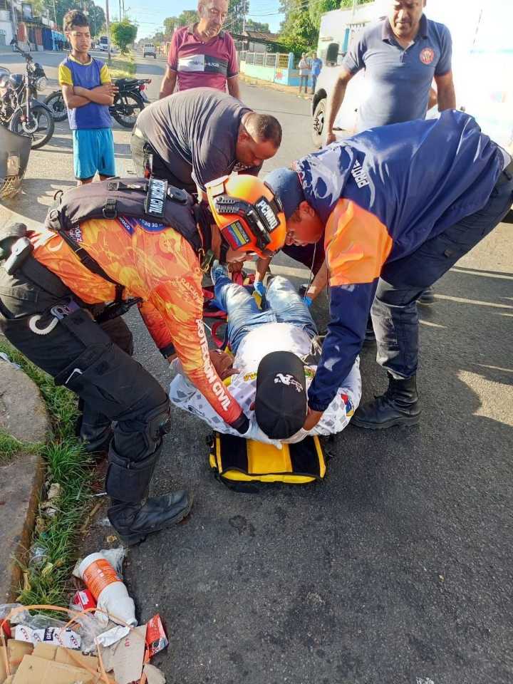 Motorizado acabó lesionado por auto que se dio a la fuga