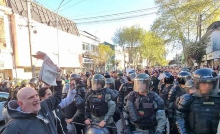Movilizaciones en Mar del Plata contra la visita de Javier Milei llevaron a reforzar el operativo de seguridad
