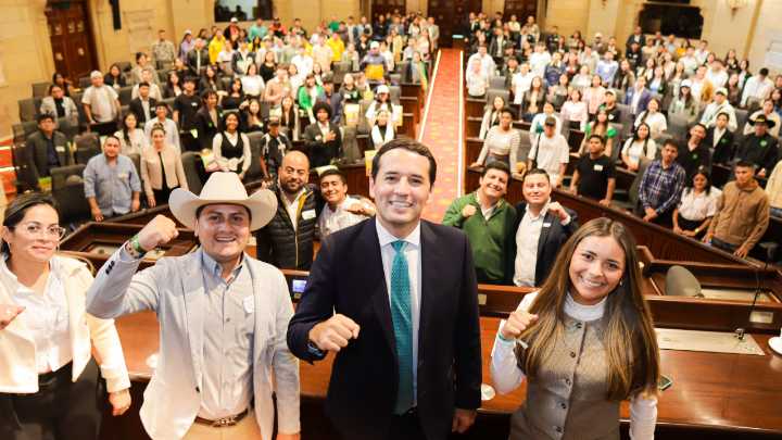En el Congreso de la República, Wilmer Castellanos recibió a más de 220 jóvenes boyacenses que aspiran a integrar los consejos municipales de juventud