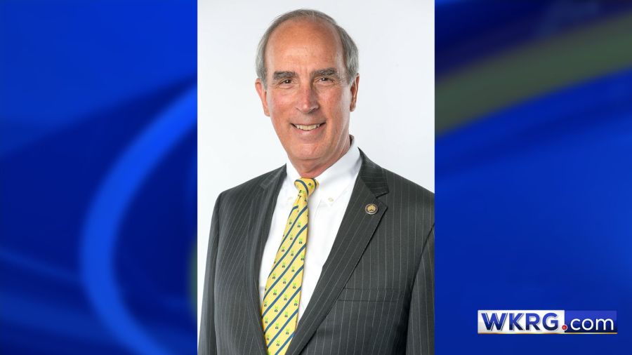 'Let's go get 'em!': Mobile Mayor Sandy Stimpson praised at his final city council meeting