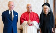 Rey Carlos de Inglaterra se convierte en el primer líder de la Iglesia anglicana en rezar con un Papa en 500 años