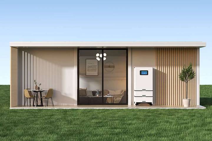 This Amazon Tiny House Is Equipped With Solar Panels