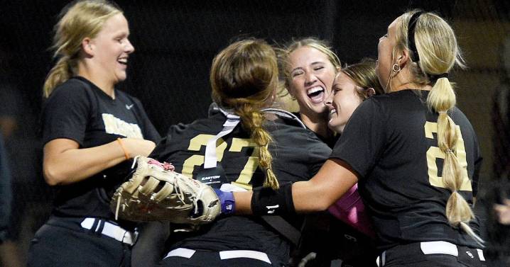 Neosho softball advances to district final