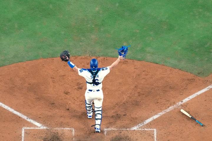 Shohei Ohtani hits 3 homers and strikes out 10 in Dodgers' clinching 5