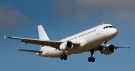 Man charged with allegedly stabbing 2 teens with metal fork on flight from Chicago to Germany