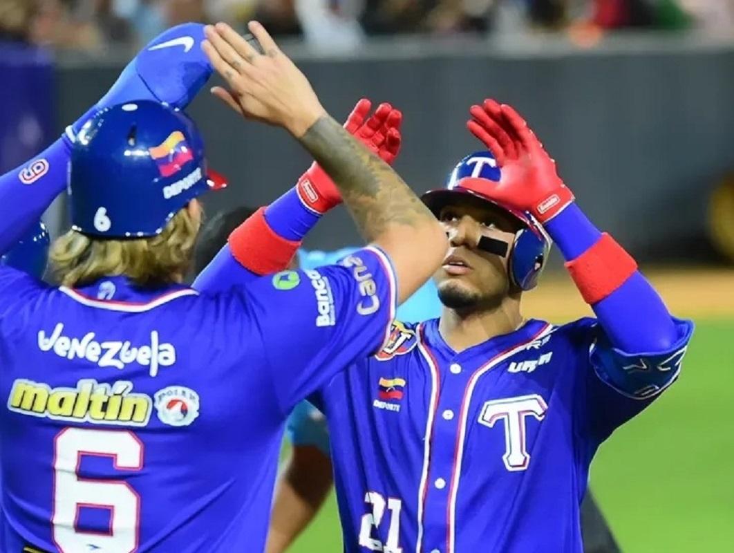 Máximo Acosta encabezó a Tiburones ¡Jonrón con las bases llenas!