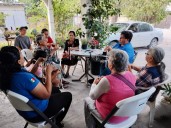 Llevan alegría al adulto mayor