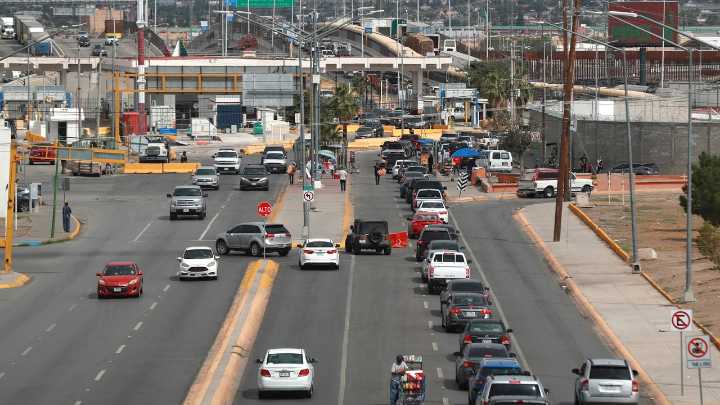 El cierre del gobierno de EE UU causa largas colas de inmigrantes en la frontera de México