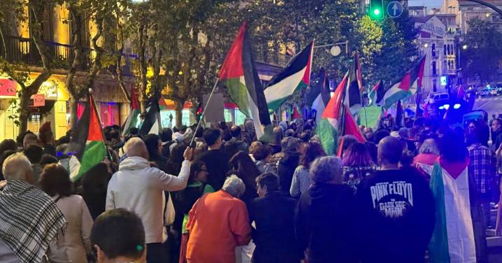 "No es una guerra, es un genocidio": Una nueva manifestación en favor de Palestina recorre el centro de Salamanca
