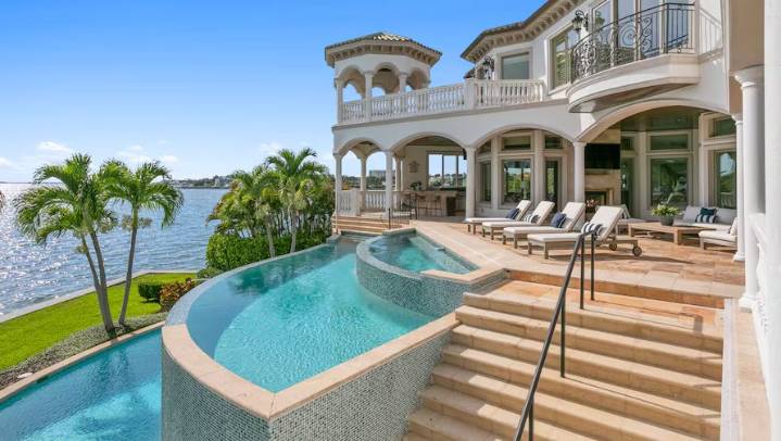 Gastó $14 millones en una de las casas más caras de Tampa. Ahora está demandando