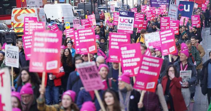 Scots university staff begin four-day strike over job cuts
