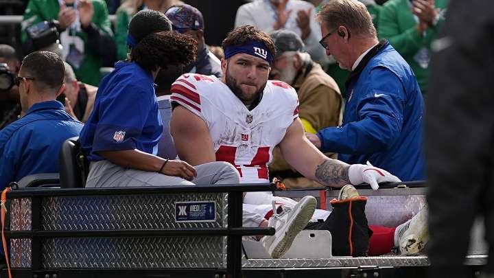 Giants' Cam Skattebo exits game after brutal injury