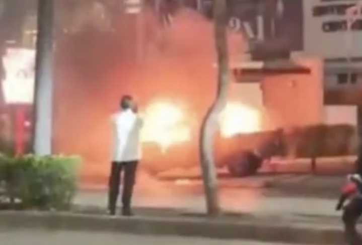 Explota camioneta en Guayaquil; muere hombre que grababa el accidente (Video)