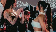Karina García y Karely Ruiz entraron el ring de boxeo de ‘Stream Fighters 4′; famosa cantante hizo parte del show