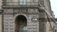 Tras evaluaciones, corona dañada durante robo en el Louvre será restaurada