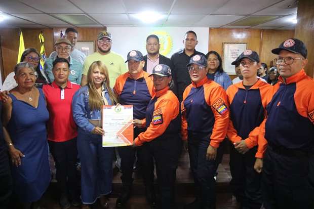 Revenga celebra Sesión Especial en honor al 19° aniversario de Protección Civil