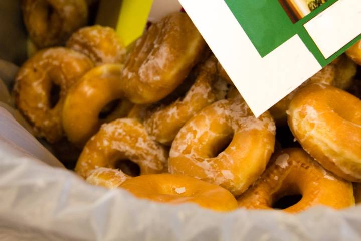 Por qué Dunkin’ Donuts tira a la basura todas sus donas al final del día