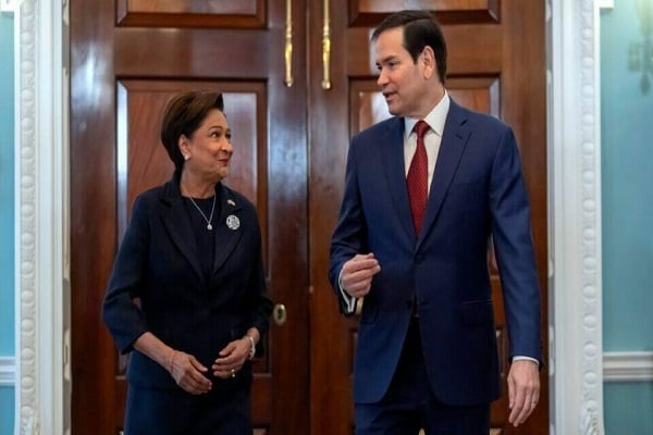 Primera Ministra de Trinidad y Tobago arrastra al precipicio y al aislamiento a su país por seguir órdenes de EEUU