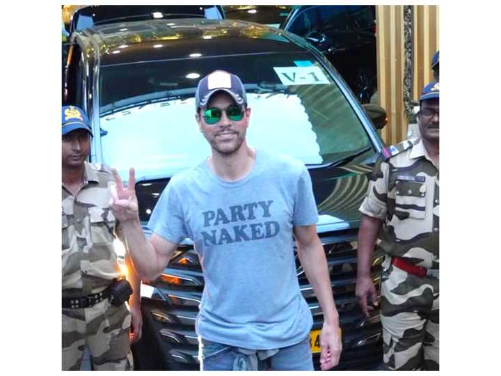 Enrique Iglesias arrives in India ahead of his concert in Mumbai