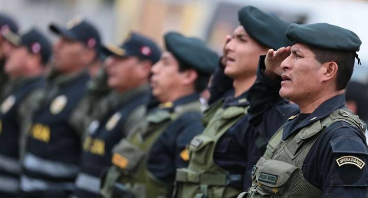 Fumiguemos a la policía para sacar a los corruptos