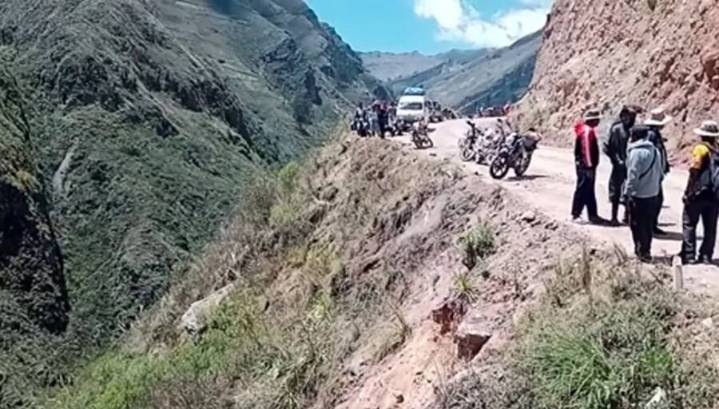 Al menos 16 muertos y 20 heridos al caer bus a barranco de 600 metros en Bolivia