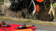 Los bomberos rescatan a un conductor de 21 que sufrió un accidente en Sariñena