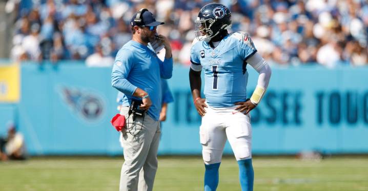 Titans fire head coach six days before playing Patriots
