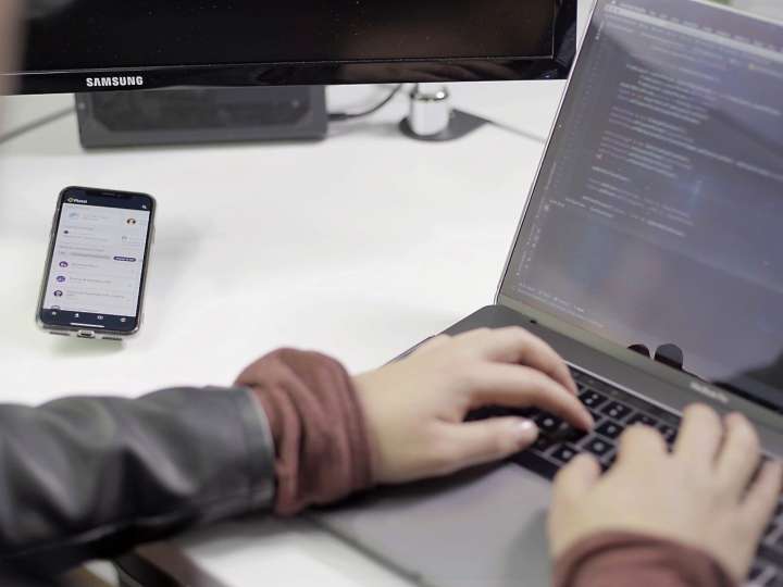 Vibe coding: la nueva técnica de programación que recomienda el jefe de IA de Meta y es más fácil de aprender