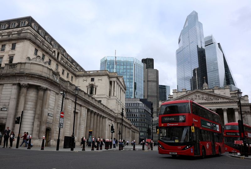 UK workers face growing wealth gap challenge, think tank says