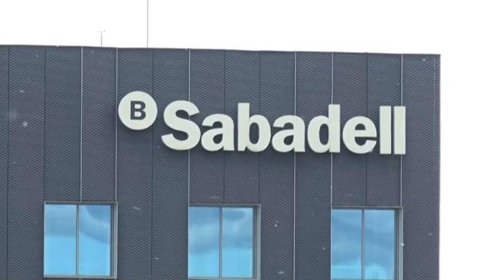 La triple alianza que venció al gigante financiero, por Manel Pérez