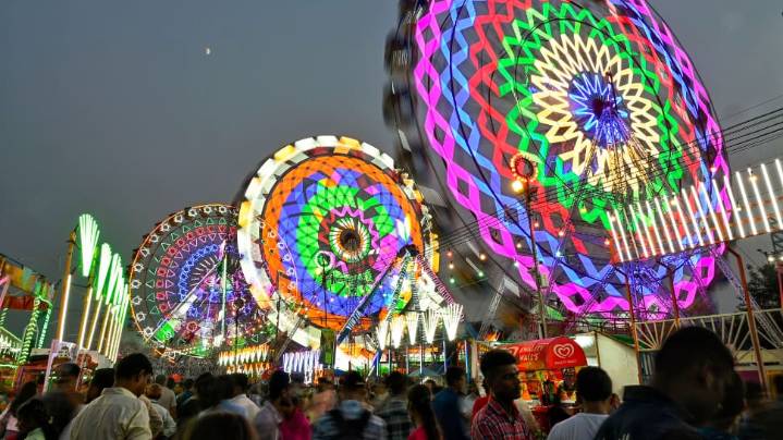 Happy Dussehra 2025: Foods To Eat, What To Avoid, And Safety Tips For Enjoying Vijayadashami Mela
