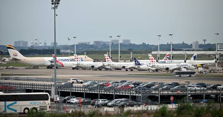 Major European airport sees flight evacuated after bomb threat on plane