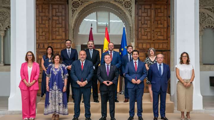 Los sueldos de los miembros del Gobierno de Castilla-La Mancha: cuánto ingresan y qué dinero tienen