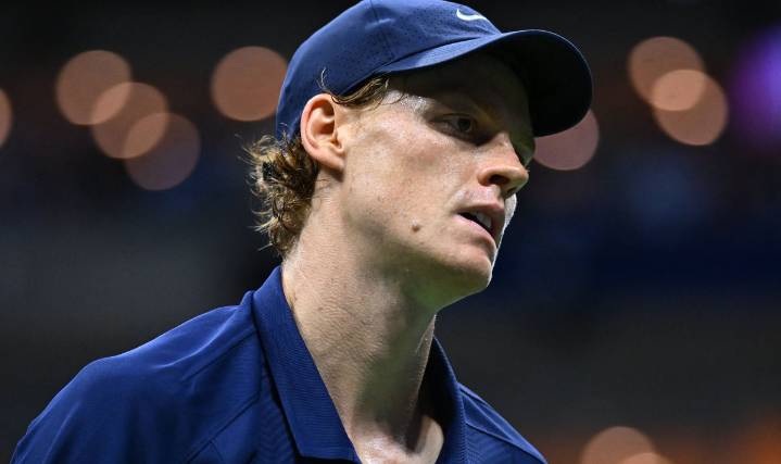 Jannik Sinner Spotted Arguing With Chair Umpire as He Faces Warning During Vienna Open During his Vienna Open semifinal against Alex de Minaur, Jannik Sinner faced a critical situation with the chair