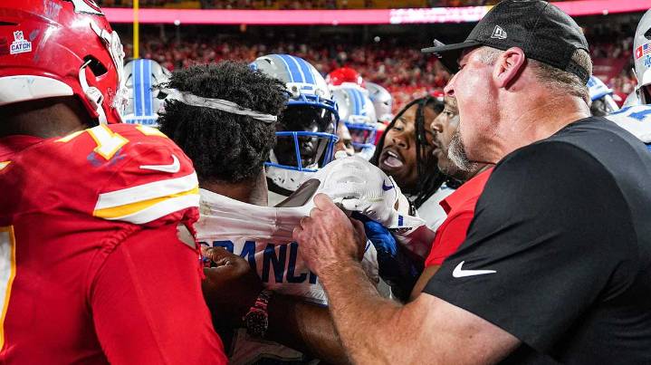 Lions’ Brian Branch issues apology for hitting JuJu Smith