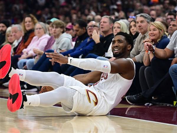 Mitchell scores 24, Mobley goes perfect at free throw line as Cavaliers edge Bucks 118