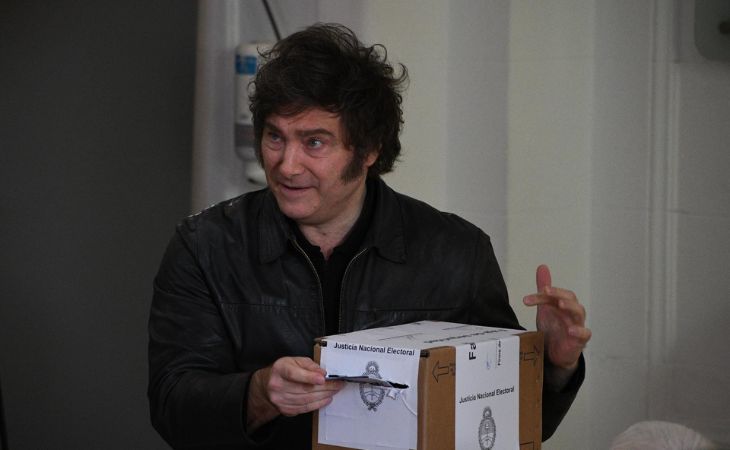 Elecciones legislativas en Argentina: Milei vota en jornada decisiva