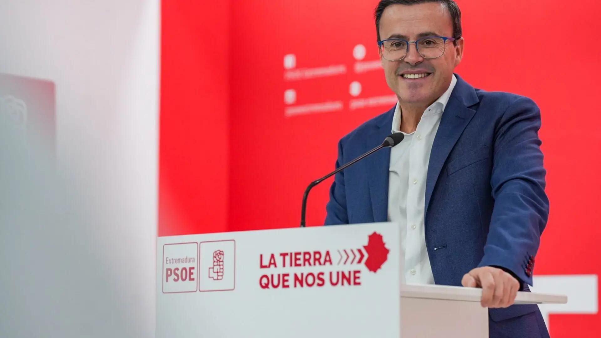 Gallardo, investigado en la causa del hermano de Sánchez, será candidato del PSOE sin primarias