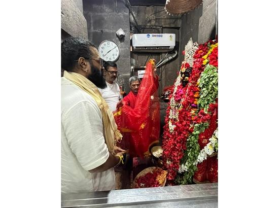 Rishab Shetty visits Mundeshwari temple in Bihar after 'Kantara: Chapter 1' success Photo Source: ANI [ FULL VIEW ]