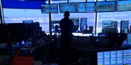 Air traffic controllers miss paychecks as shutdown drags on, delays continue