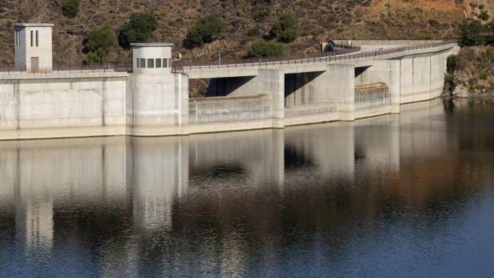 Hallan un cadáver dentro de un saco en un pantano de Almogía (Málaga)