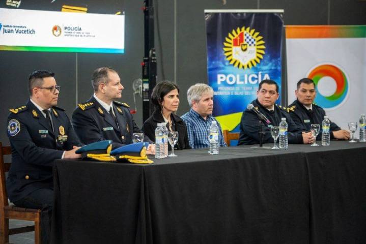 Canals destacó la capacitación policial