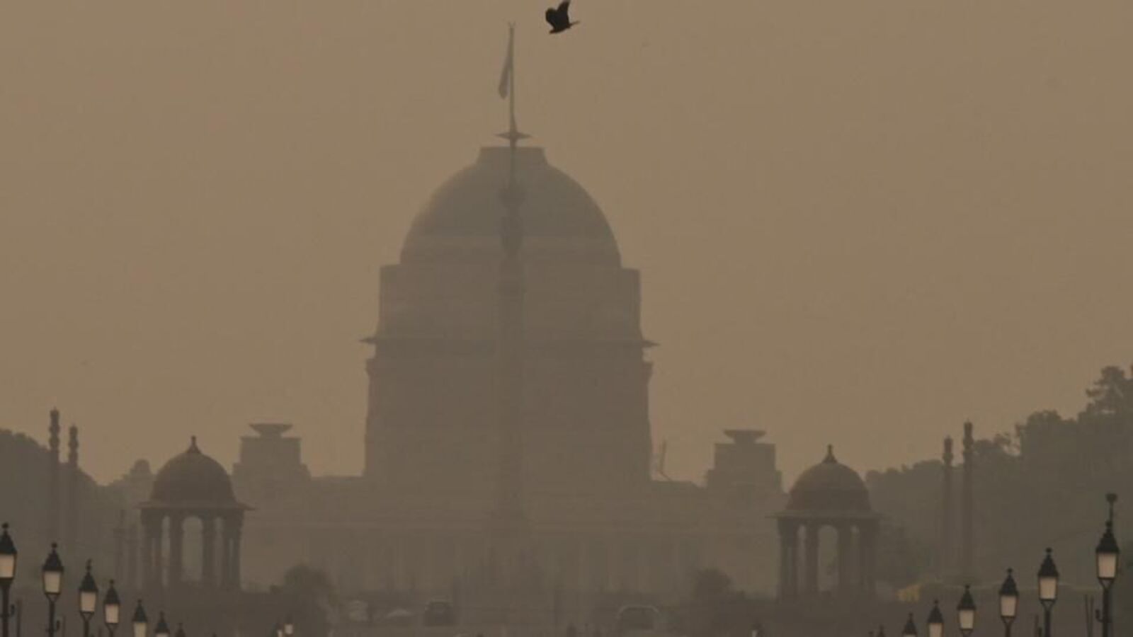 Delhi AQI: High pollution can trigger heart attacks, says Medanta's Dr Trehan