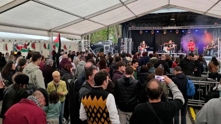 Laviana se vuelca con el macroconcierto en apoyo de los niños de Gaza: "La respuesta de la gente ha sido brutal"