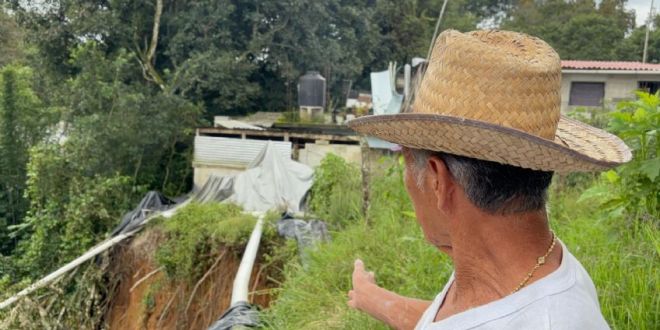 Casa de abuelito corre riesgo