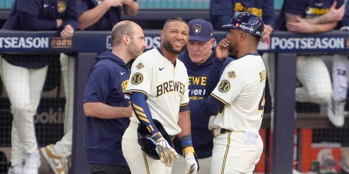 Jackson Chourio exits NLDS Game 1 after 3 hits with hamstring injury