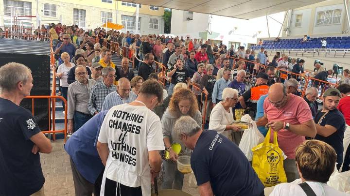Burjassot se adapta a Alice y reparte el 'arròs amb fesols i naps' para llevar a casa