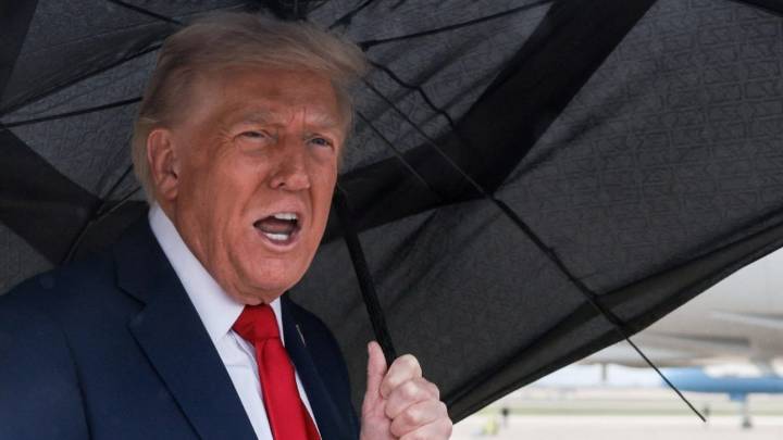 Trump warns Russia he may approve Tomahawk missiles for Ukraine